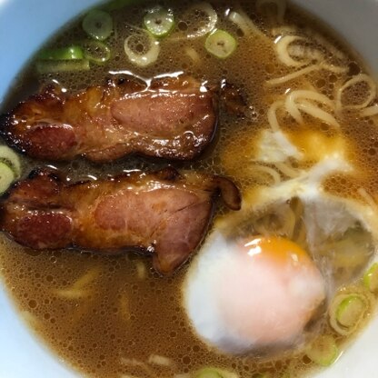 ラーメンのトッピング用に作りました。
2個一緒に作って、15分に設定。
もう少し白味が固まると良かったです。
次回はもう少しお湯の量を増やしてみます！